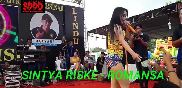  Indonesian Erotic Dance - Pretty Sintya Riske Wild Dance on stage